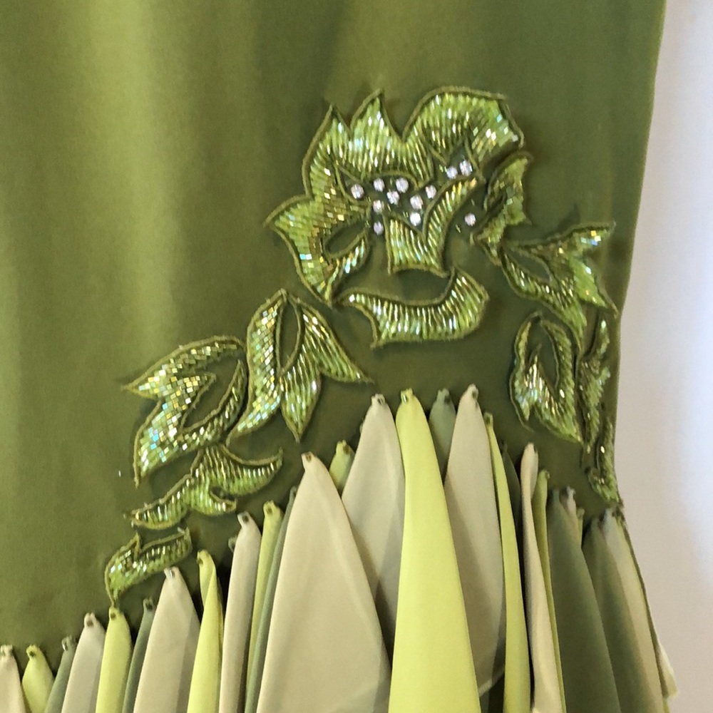 Chic Olive Green Midi Dress with Embellished Collar - Picture 7 of 16